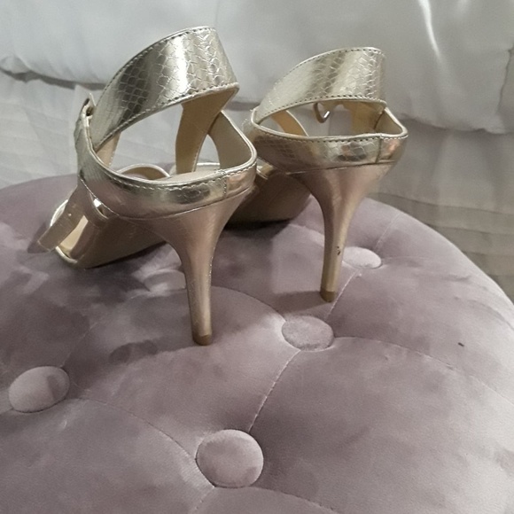Gold Metallic Summer Sandal Heels Womens Size 5 - Picture 6 of 7